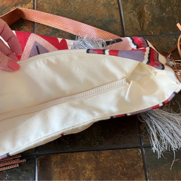❤️ Southwestern Aztec Boho Cowgirl Vegan Purse Tote Bag Brand New Condition ❤️ - Picture 6 of 13